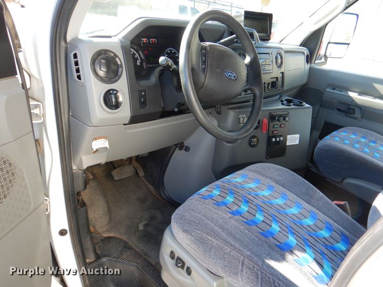 image for item JD9437 2014 Ford E450  shuttle bus