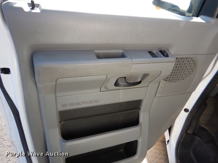 image for item JD9437 2014 Ford E450  shuttle bus