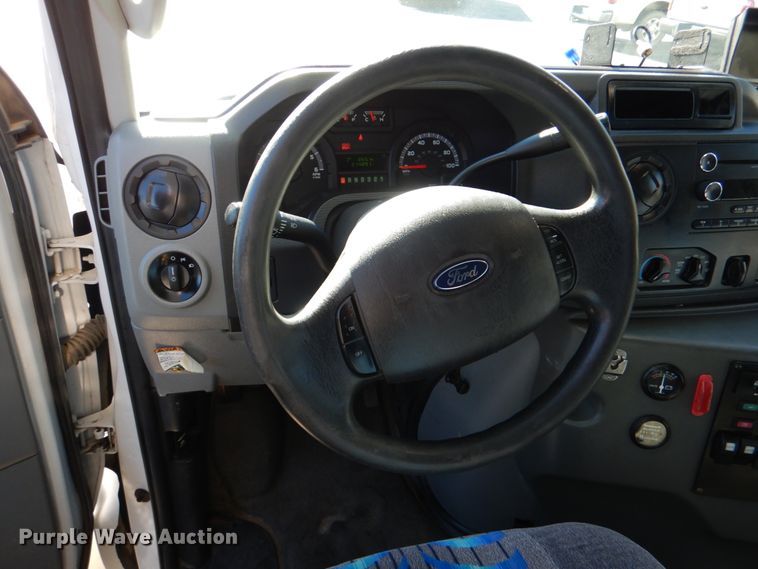 image for item JD9437 2014 Ford E450  shuttle bus