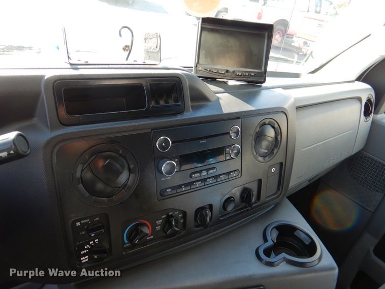 image for item JD9437 2014 Ford E450  shuttle bus