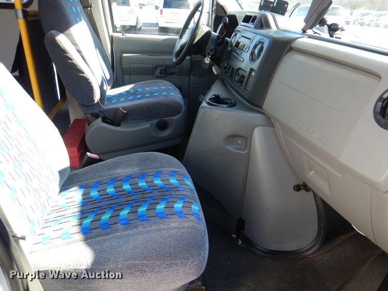image for item JD9437 2014 Ford E450  shuttle bus