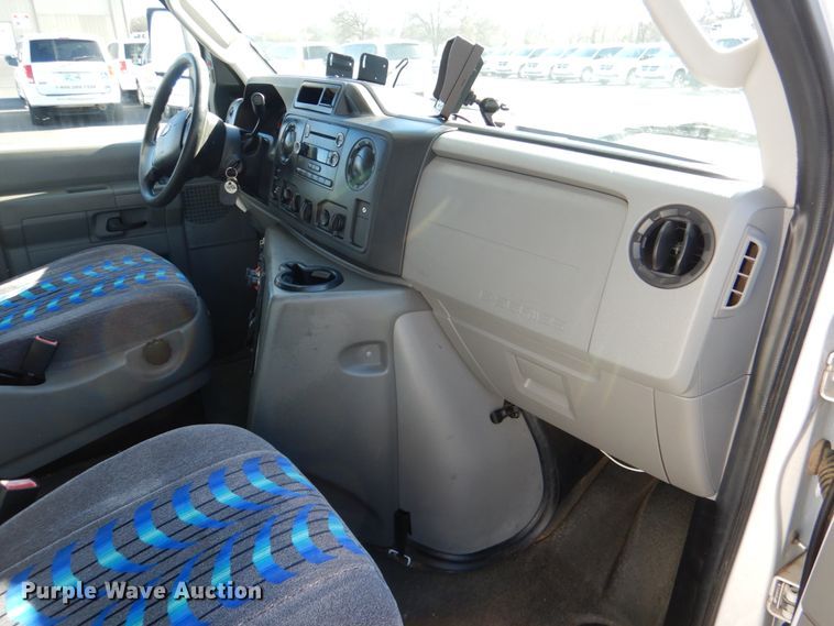 image for item JD9437 2014 Ford E450  shuttle bus