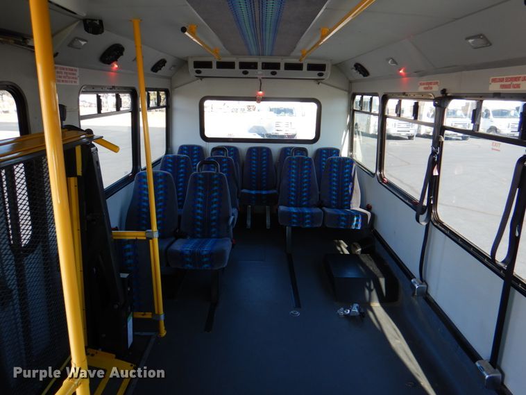 image for item JD9437 2014 Ford E450  shuttle bus