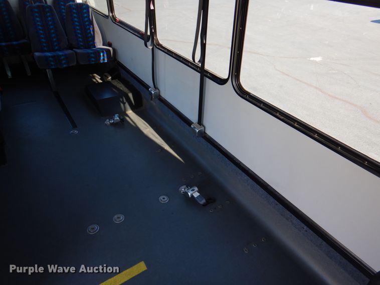 image for item JD9437 2014 Ford E450  shuttle bus