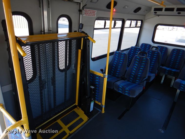 image for item JD9437 2014 Ford E450  shuttle bus