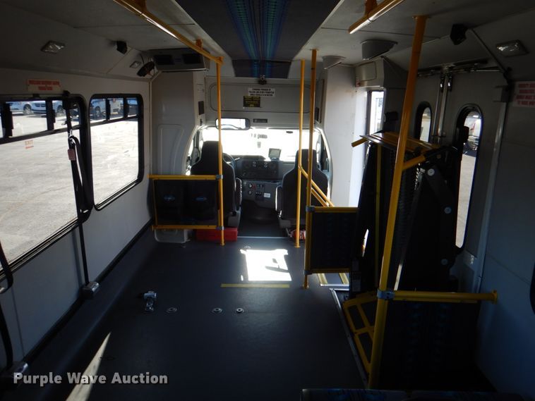 image for item JD9437 2014 Ford E450  shuttle bus