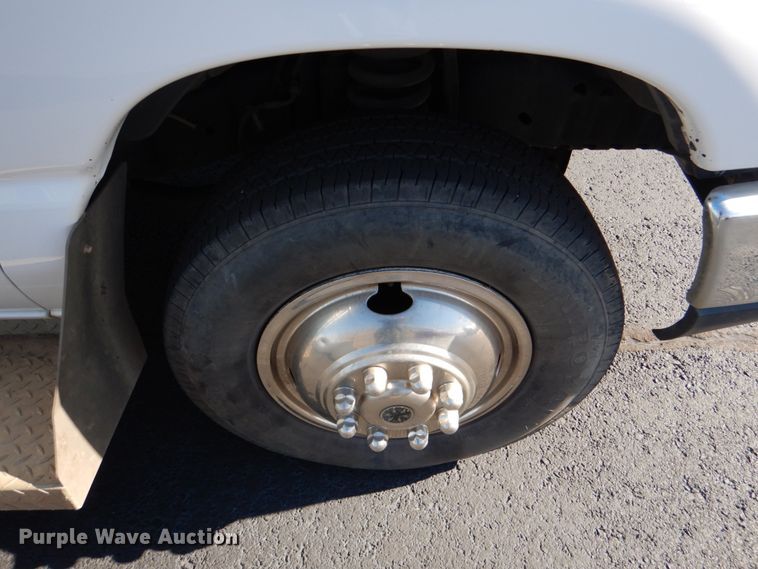 image for item JD9437 2014 Ford E450  shuttle bus