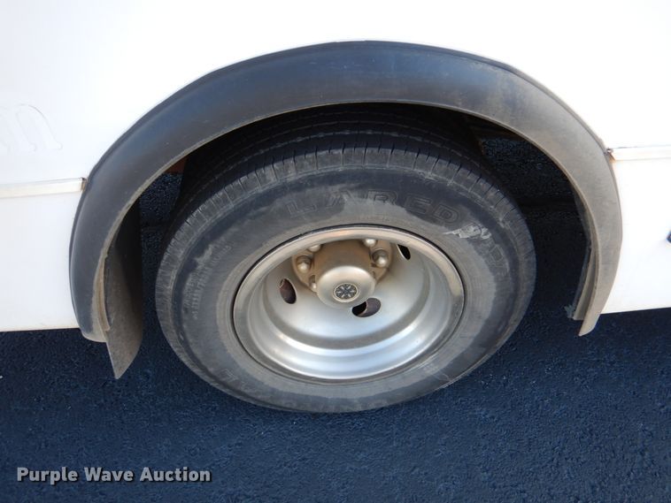 image for item JD9437 2014 Ford E450  shuttle bus