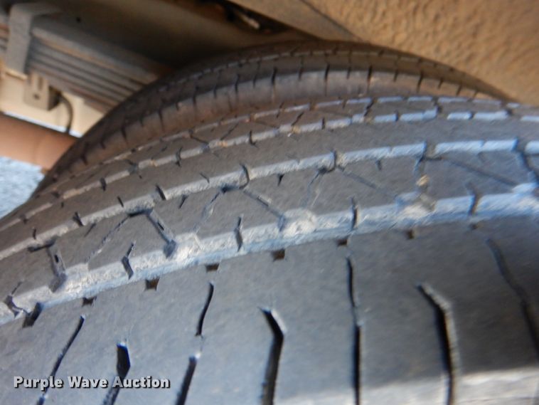 image for item JD9437 2014 Ford E450  shuttle bus