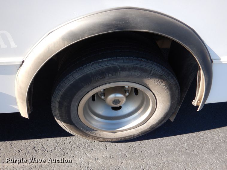 image for item JD9437 2014 Ford E450  shuttle bus