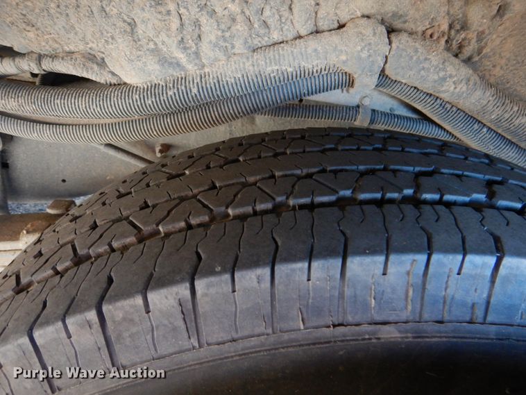 image for item JD9437 2014 Ford E450  shuttle bus