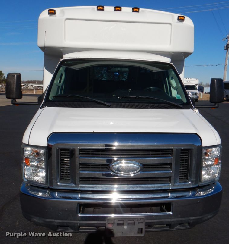 image for item JD9438 2014 Ford E450  shuttle bus