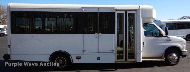 image for item JD9438 2014 Ford E450  shuttle bus