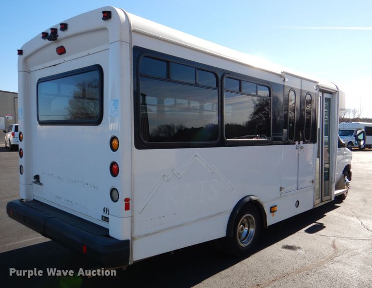 image for item JD9438 2014 Ford E450  shuttle bus