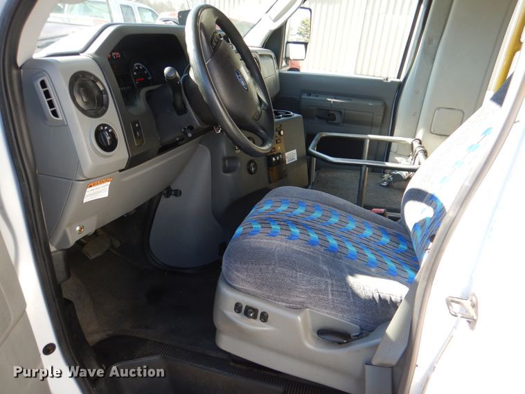 image for item JD9438 2014 Ford E450  shuttle bus