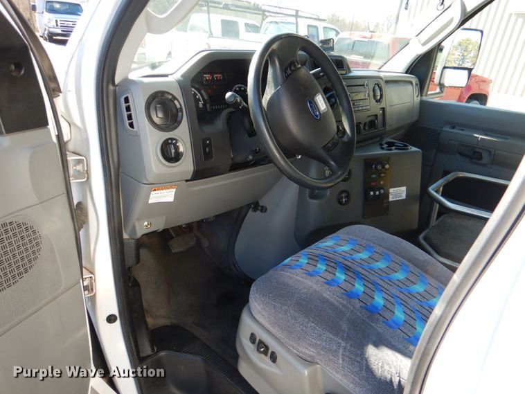 image for item JD9438 2014 Ford E450  shuttle bus