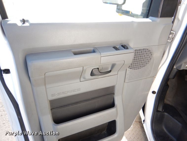 image for item JD9438 2014 Ford E450  shuttle bus