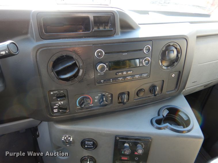 image for item JD9438 2014 Ford E450  shuttle bus