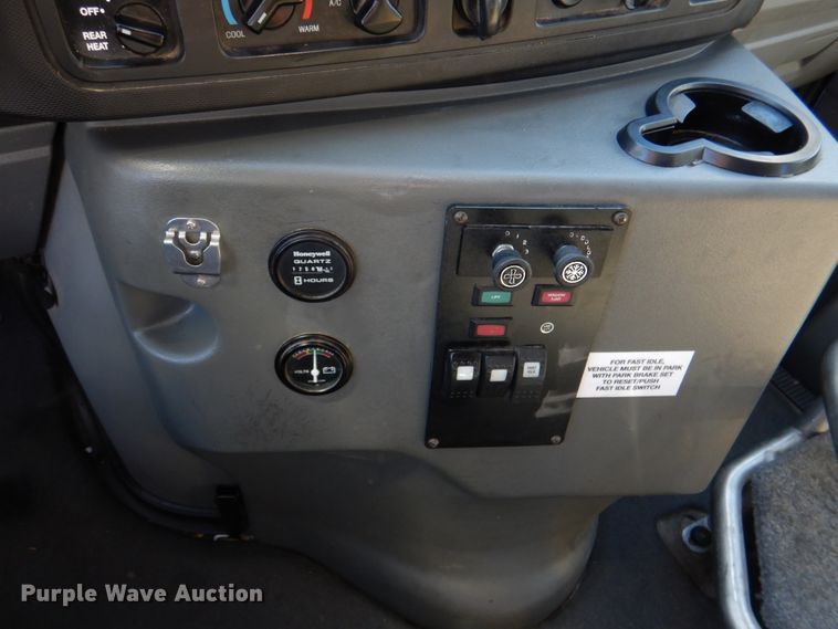 image for item JD9438 2014 Ford E450  shuttle bus