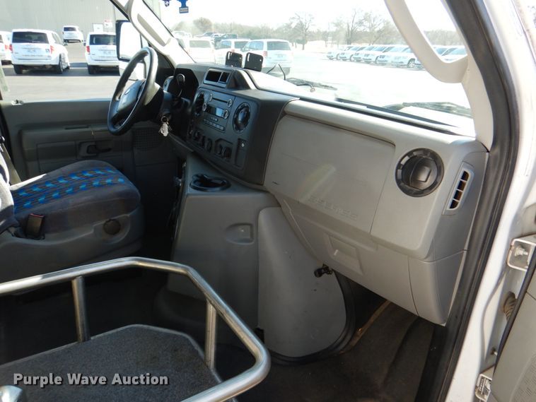 image for item JD9438 2014 Ford E450  shuttle bus