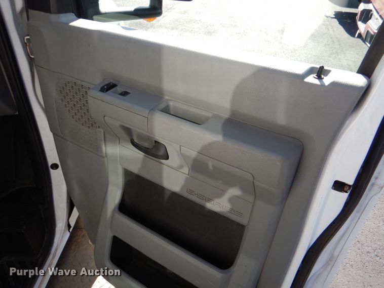 image for item JD9438 2014 Ford E450  shuttle bus