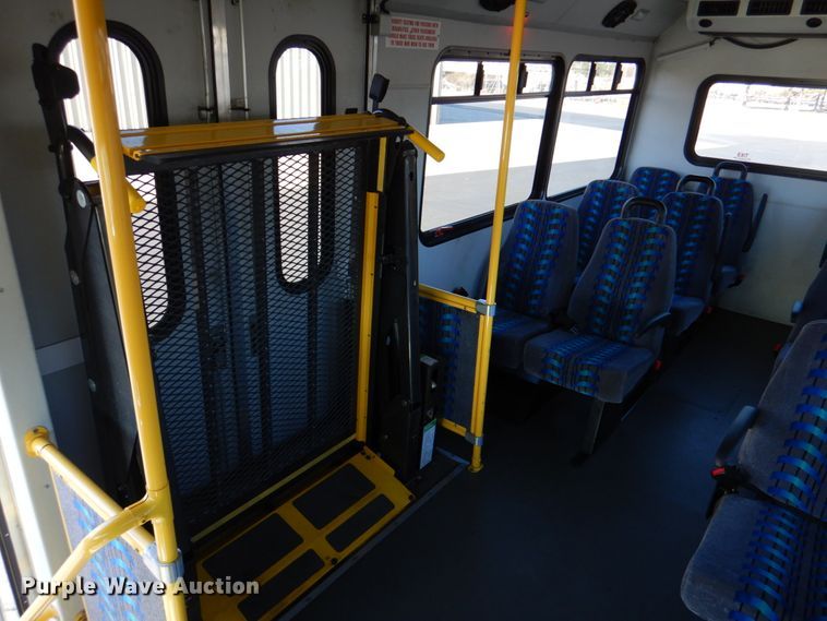 image for item JD9438 2014 Ford E450  shuttle bus