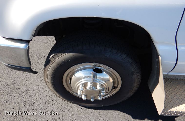 image for item JD9438 2014 Ford E450  shuttle bus