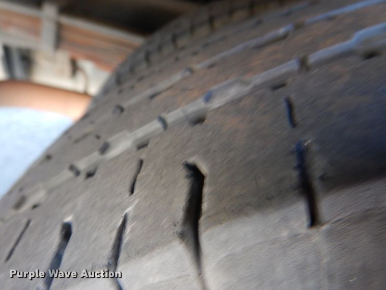 image for item JD9438 2014 Ford E450  shuttle bus