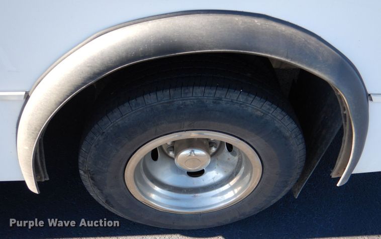 image for item JD9438 2014 Ford E450  shuttle bus