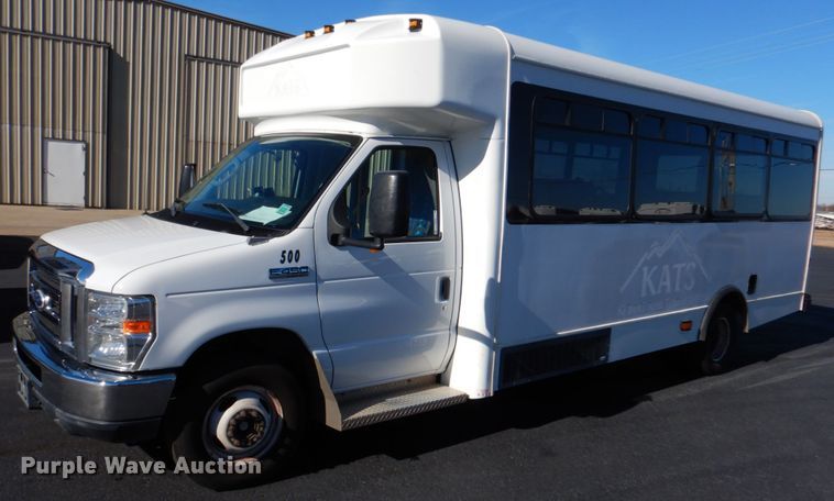 image for item JD9439 2014 Ford E450  shuttle bus