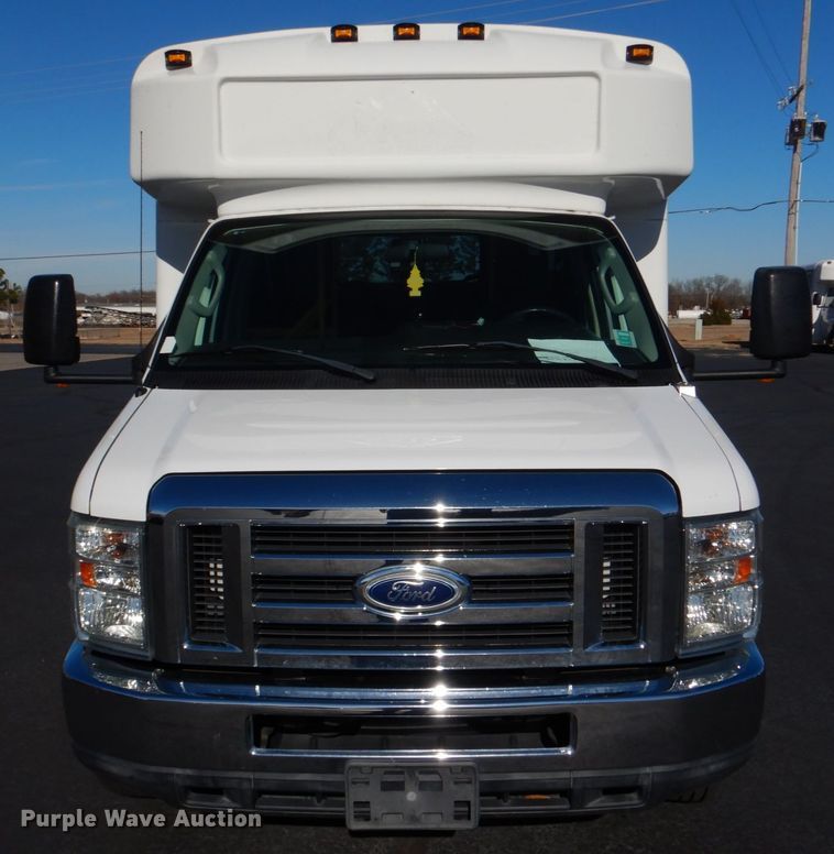 image for item JD9439 2014 Ford E450  shuttle bus