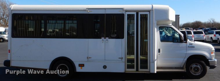 image for item JD9439 2014 Ford E450  shuttle bus