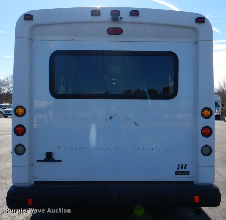 image for item JD9439 2014 Ford E450  shuttle bus