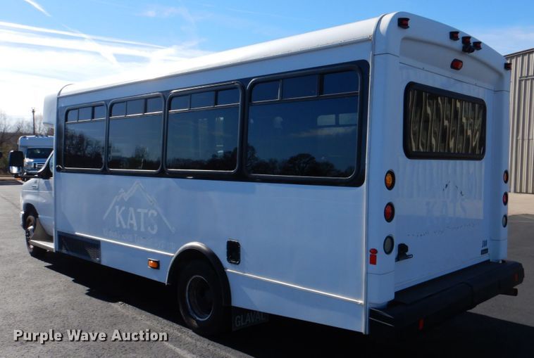 image for item JD9439 2014 Ford E450  shuttle bus