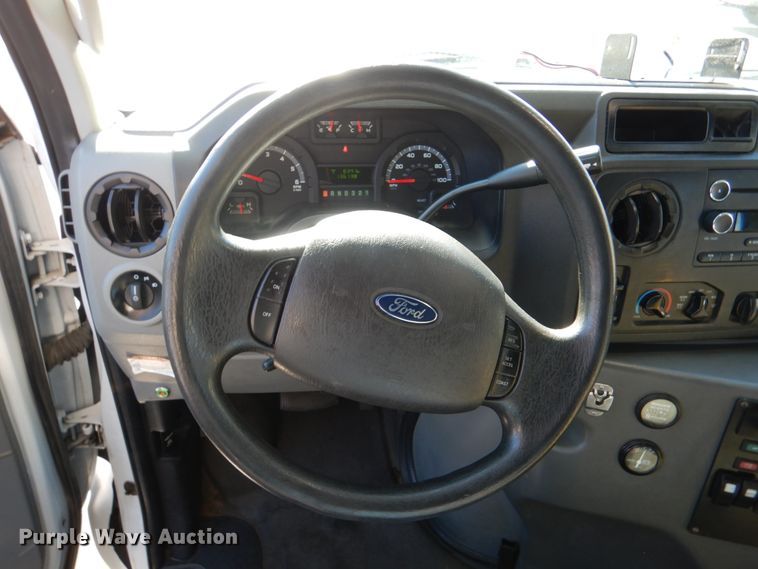 image for item JD9439 2014 Ford E450  shuttle bus