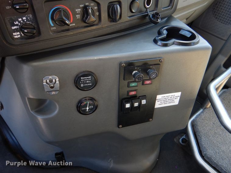 image for item JD9439 2014 Ford E450  shuttle bus