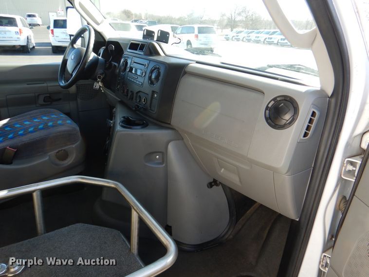 image for item JD9439 2014 Ford E450  shuttle bus