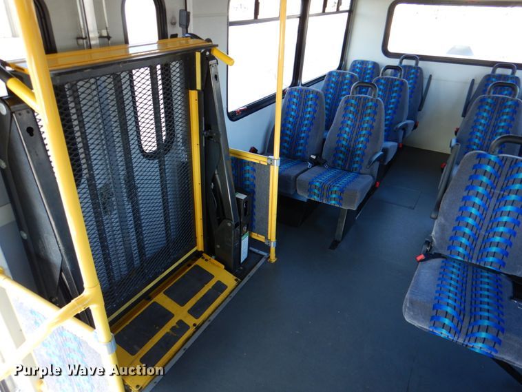 image for item JD9439 2014 Ford E450  shuttle bus