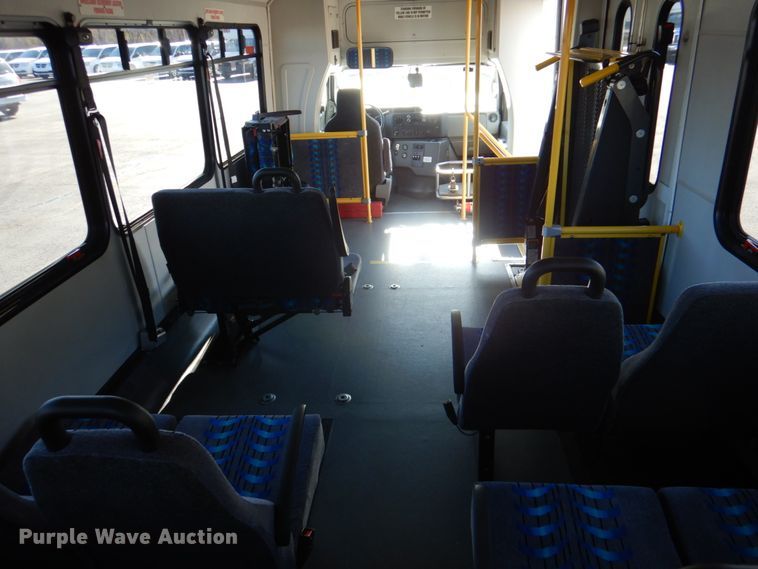 image for item JD9439 2014 Ford E450  shuttle bus