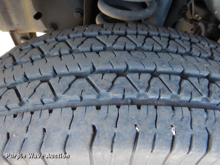 image for item JD9439 2014 Ford E450  shuttle bus