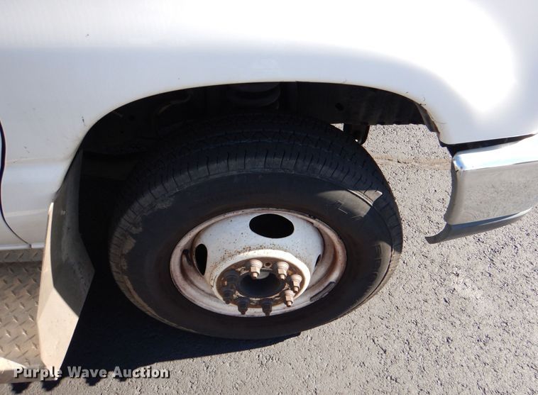 image for item JD9439 2014 Ford E450  shuttle bus