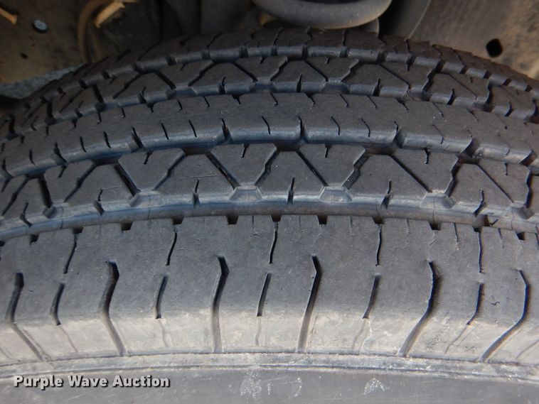 image for item JD9439 2014 Ford E450  shuttle bus