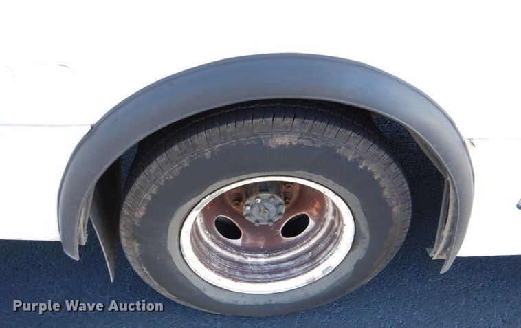 image for item JD9439 2014 Ford E450  shuttle bus