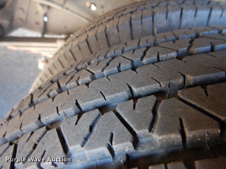 image for item JD9439 2014 Ford E450  shuttle bus