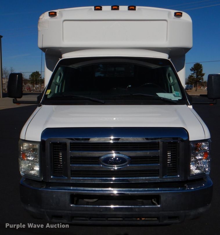 image for item JD9440 2011 Ford E450  shuttle bus