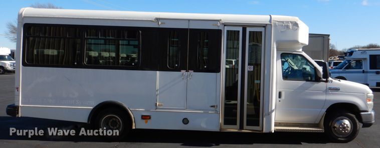 image for item JD9440 2011 Ford E450  shuttle bus