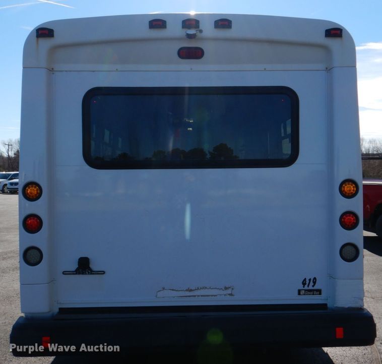 image for item JD9440 2011 Ford E450  shuttle bus