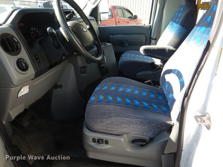 image for item JD9440 2011 Ford E450  shuttle bus