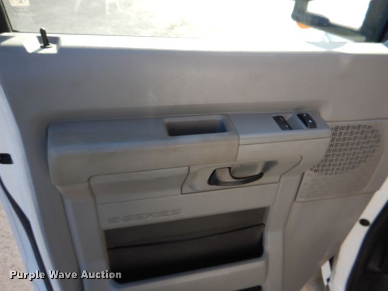 image for item JD9440 2011 Ford E450  shuttle bus