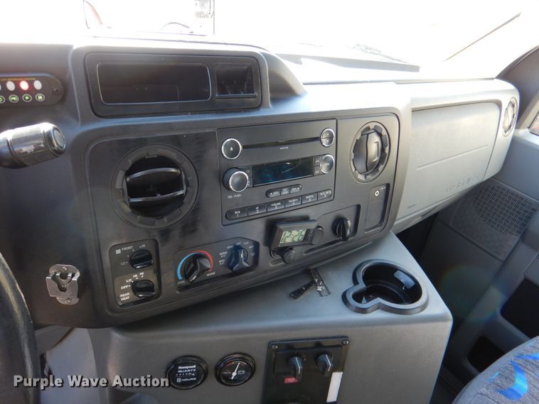 image for item JD9440 2011 Ford E450  shuttle bus